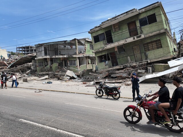Eingestürzte Wohnhäuser und schwere Erdbebenschäden in La Guaira, Venezuela.