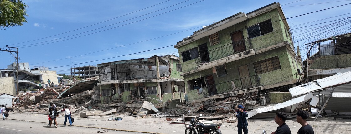 Eingestürzte Wohnhäuser und schwere Erdbebenschäden in La Guaira, Venezuela.