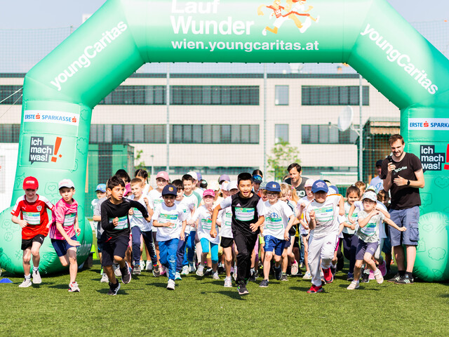 Kinder und Jugendliche starten für das youngCaritas LaufWunder