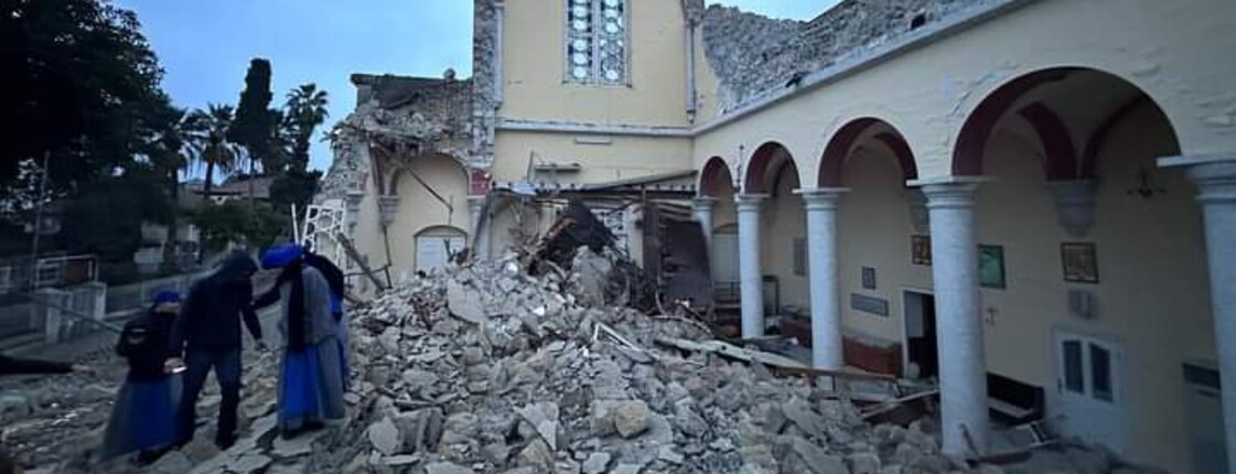 Erdbeben in Syrien und der Türkei, zerstörte Gebäude und Menschen in den Trümmern