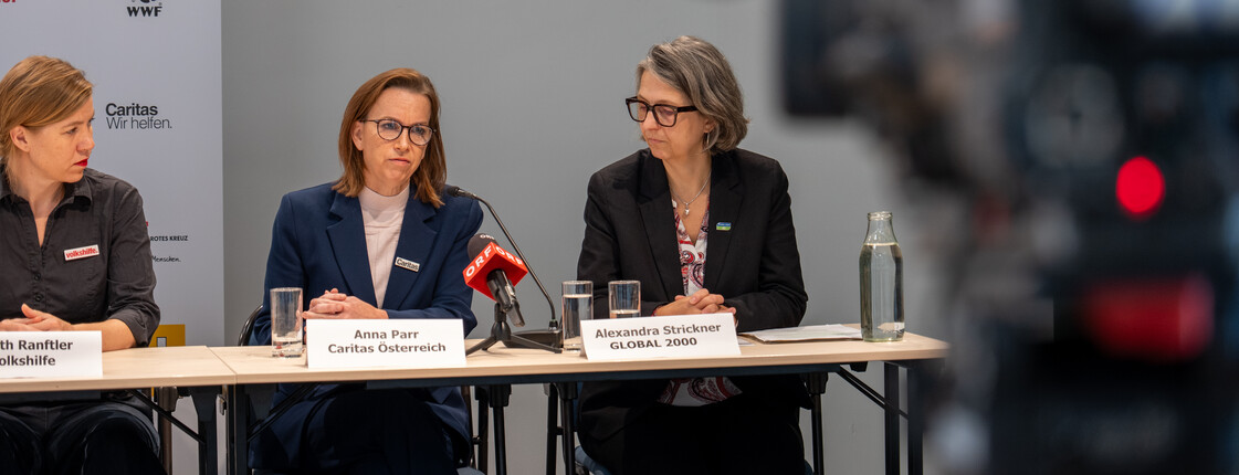 Anna Parr spricht auf der Pressekonferenz