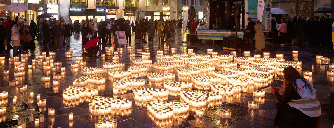 Kerzenmeer vor dem Stephansdom in Wien