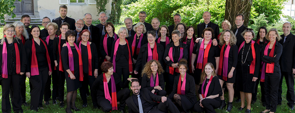 Frauen singen in einem Chor