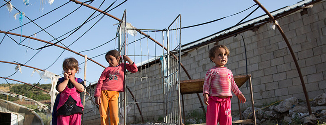 Flüchtlingskinder in einem Gewächshaus im Libanon