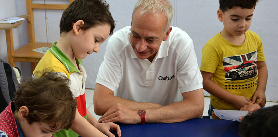 Caritas-Präsident Landau zu Besuch in Schule für syrische Flüchtlingskinder in Kairo